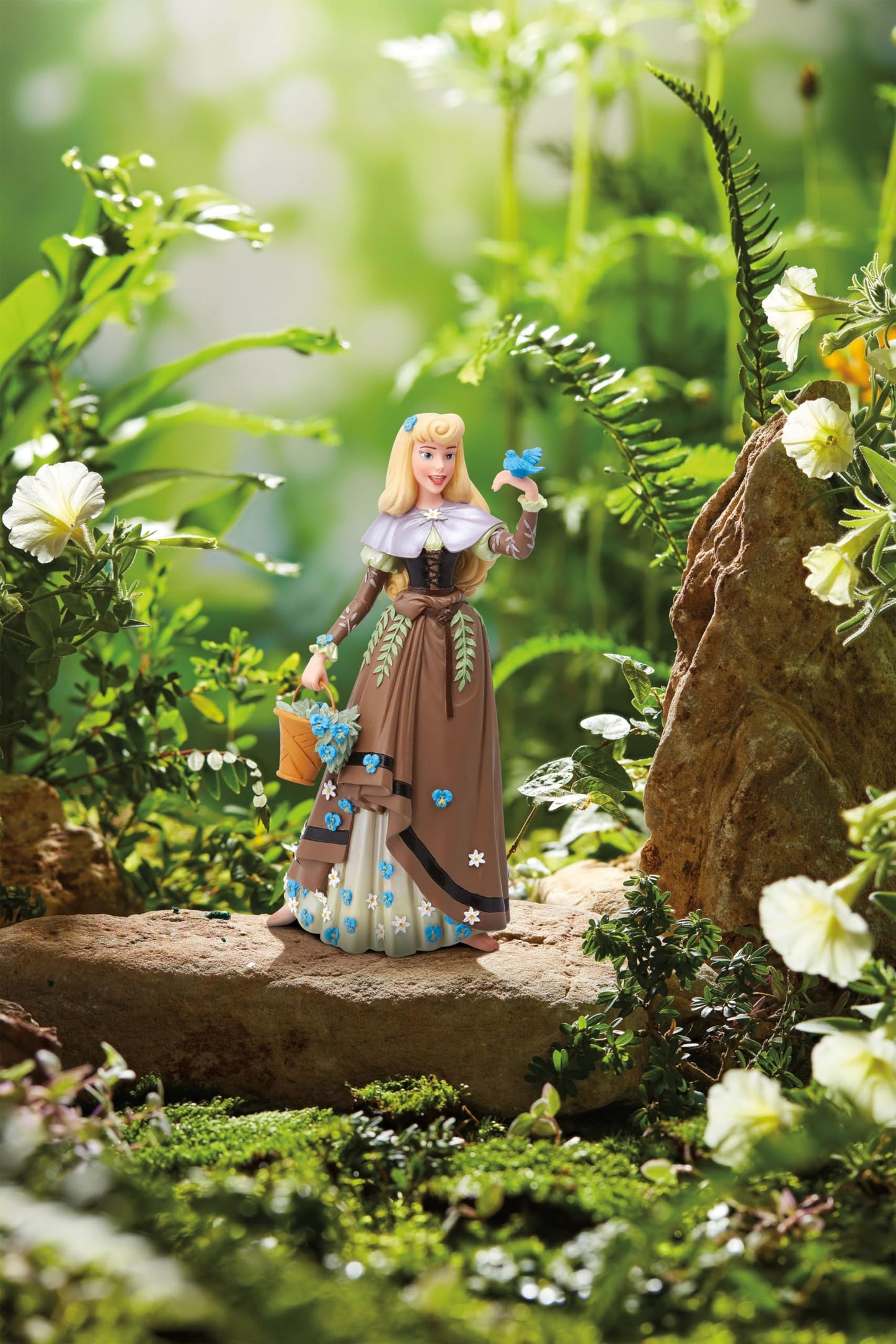 Enesco Disney Showcase Botanical Sleeping Beauty Briar Rose Princess Aurora Figurine, 8.27 Inch, Multicolor