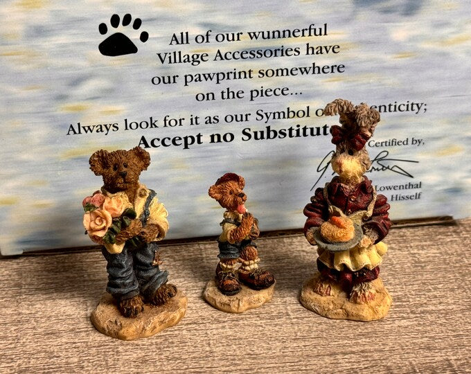 Boyds Bear Bearly Bult Village Mini Bailey's Cozy Cottage Figurines Emily, Babbit, Matthew, Wilson 19502-1