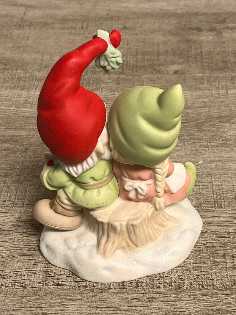 NIB Precious Moments 2021 Gnomie Wishes and Mistletoe Kisses 5.75" H 221046