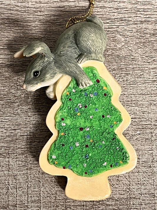 Charming tails by ffsc, inc.  1997 christmas cookie ornament - tree 87/301