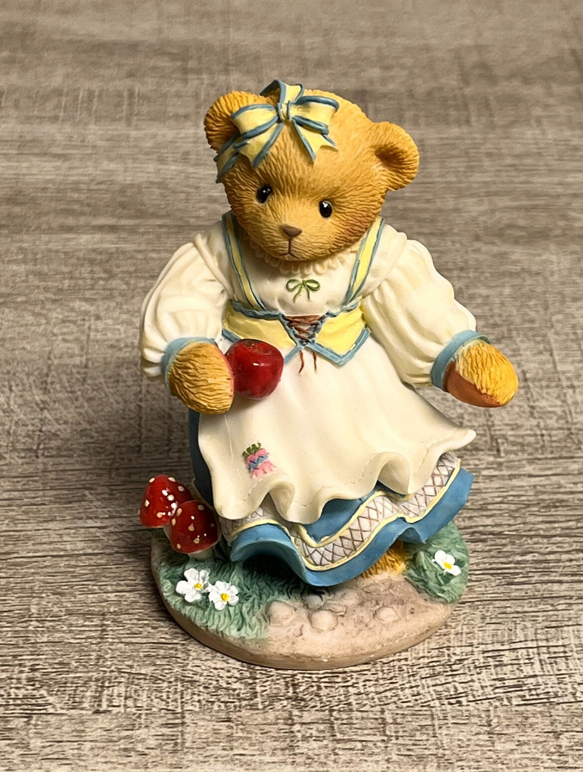 Cherished Teddies by Enesco 1997 KELSIE Be The Apple Of My Eye 302570