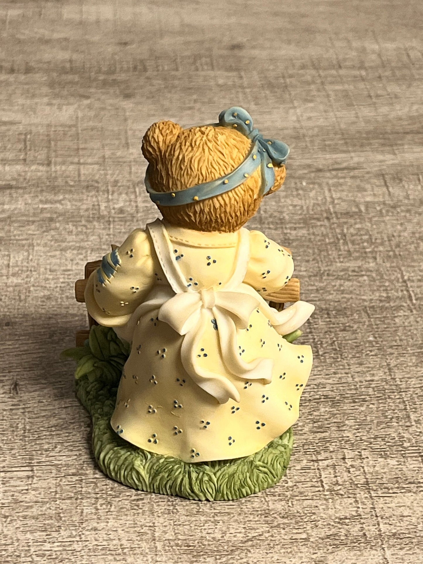 Cherished Teddies by Enesco Dolores 2002 Members Only Garden CT022