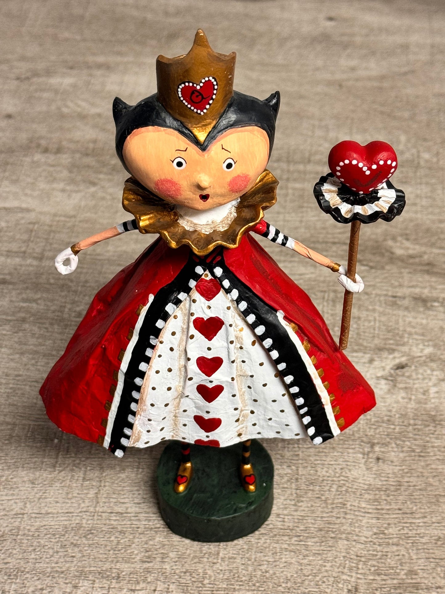 New Lori Mitchell Design 8" Queen of Hearts 11022