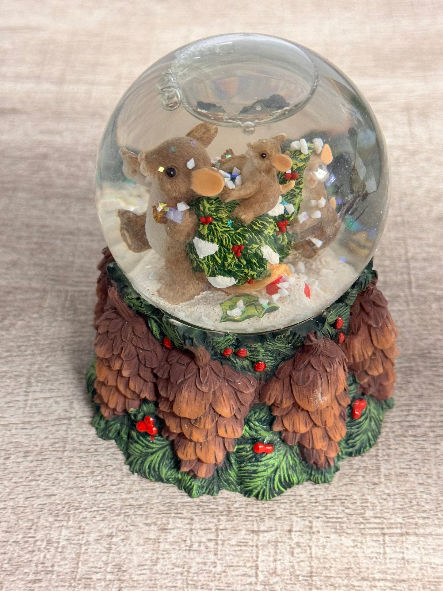 Charming Tails by Fitz and Floyd 2008 Bringing Home The Tree Waterglobe 87/195