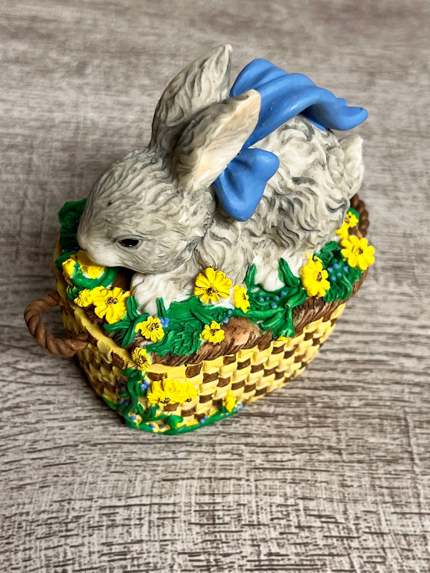 Charming tails by silvestri easter bunny trinket box 89/408